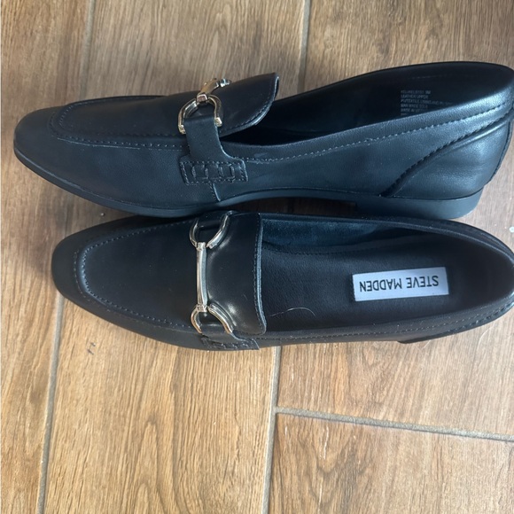 Steve Madden Black Leather Slip-On Loafers like new! - Picture 2 of 2